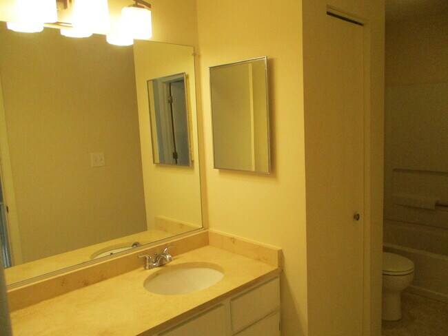 Building Photo - 203 Teak Ln