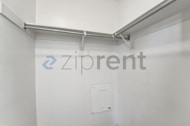 Building Photo - 3852 E Fruitvale Ave