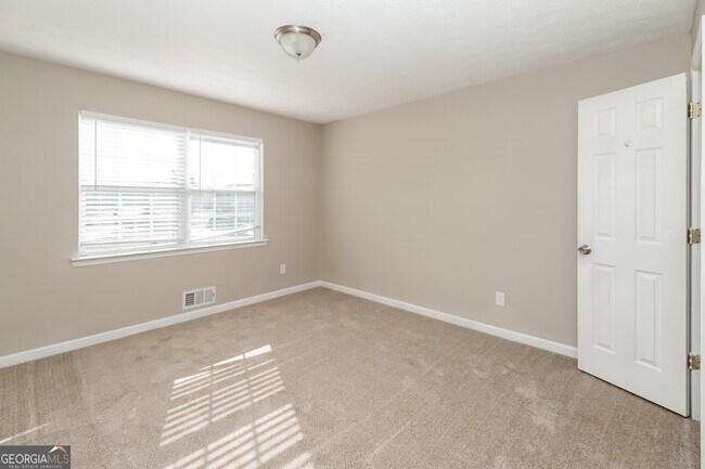 Building Photo - 519 Trinity Tr
