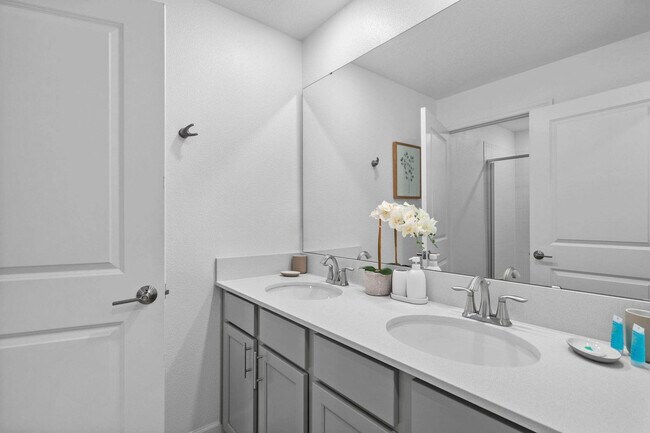 Building Photo - 1074 Splash Shot Pl