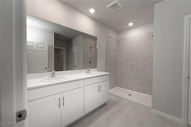 Building Photo - 1705 NW 31st Pl