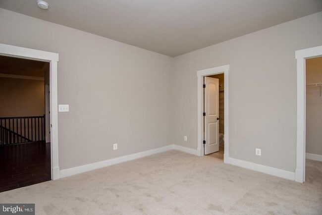 Building Photo - 6928 Regent Ln