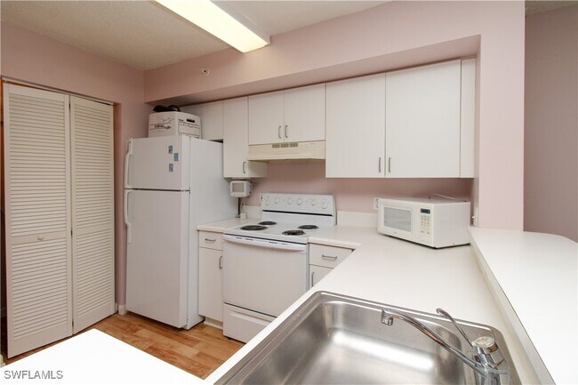 Building Photo - 1190 Wildwood Lakes Blvd