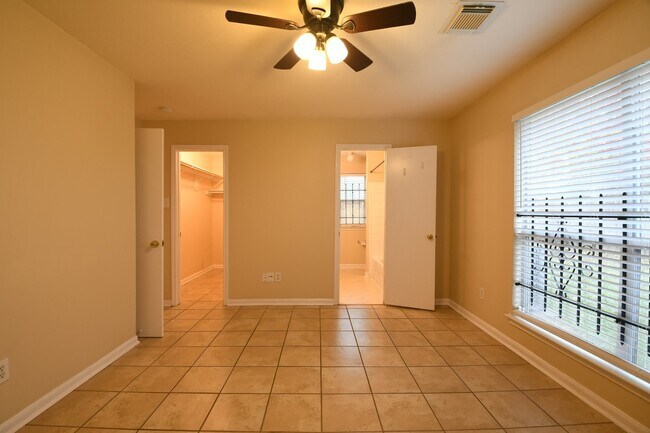 Building Photo - 8611 Texas Acorn Ave