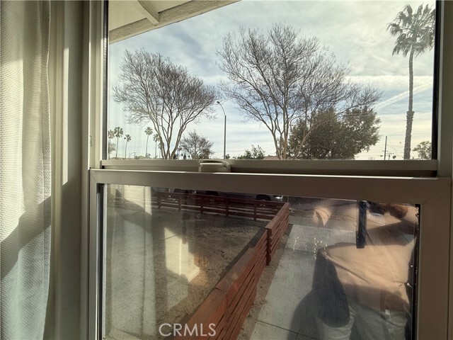 Building Photo - 115 W Valencia Ave