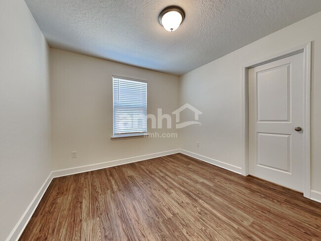 Building Photo - 8481 Highfield Ave