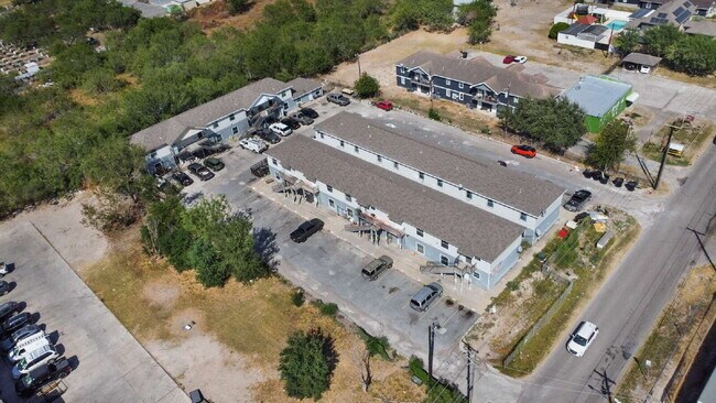 Building Photo - 1309 W St Francis Ave
