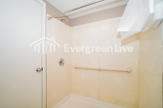 Building Photo - 3327 Everson Rd W