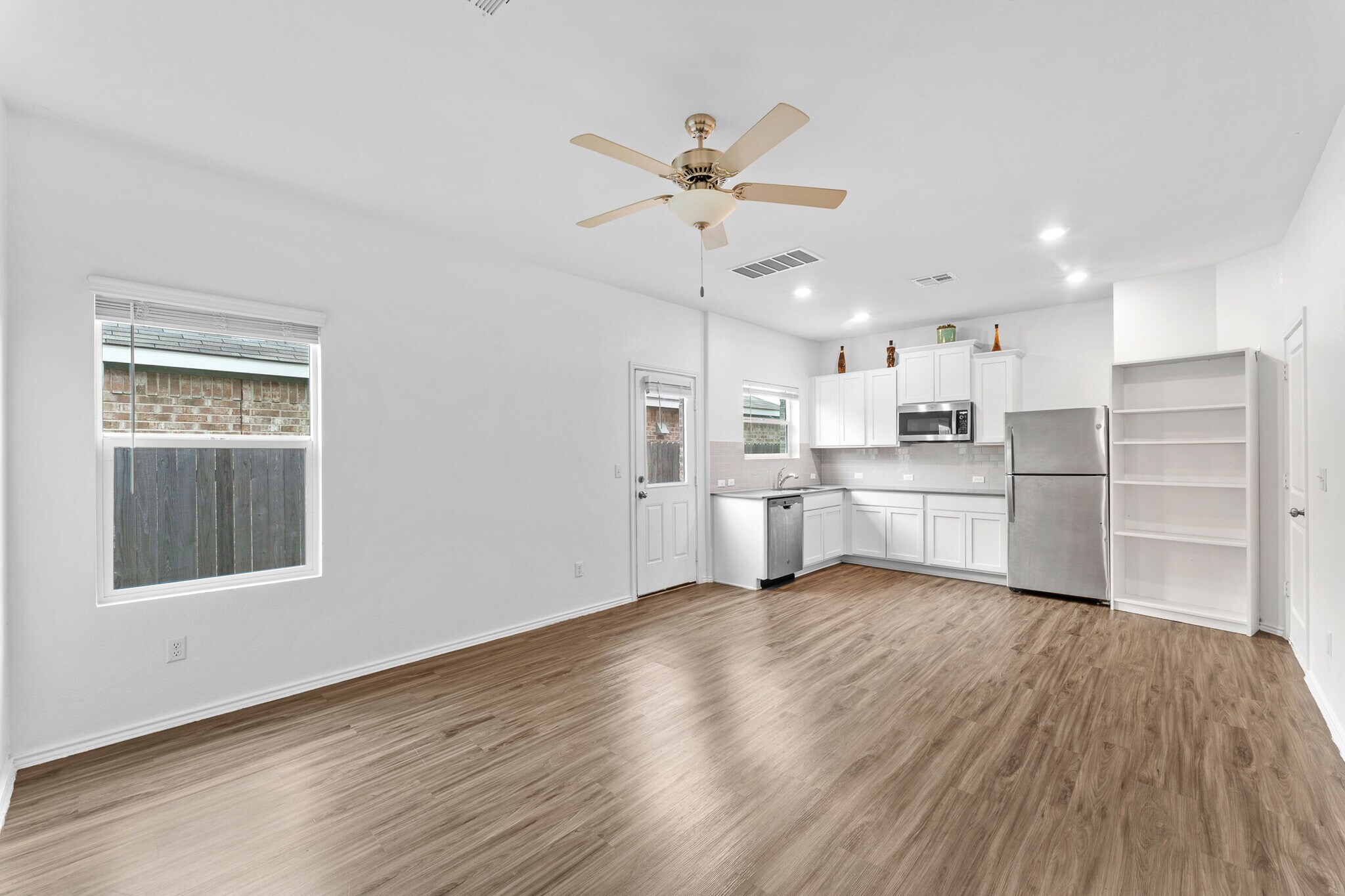 Building Photo - 129 Escondido Cir