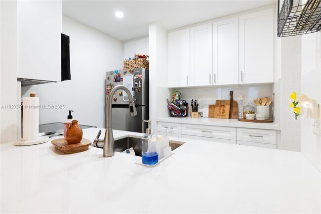 Building Photo - 10400 SW 108th Ave