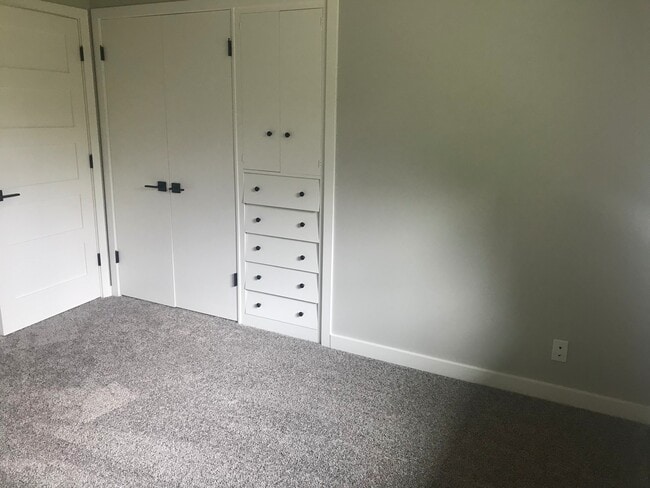 Building Photo - 4 Bedrooms, Pool & Golf Course Views!