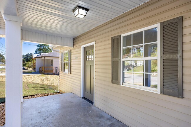 Building Photo - 5350 Slayton Ave