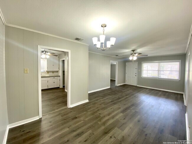 Building Photo - 178 Sweetbriar Ave