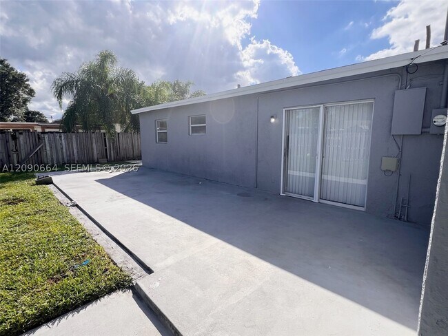 Building Photo - 1730 SW 64th Ave