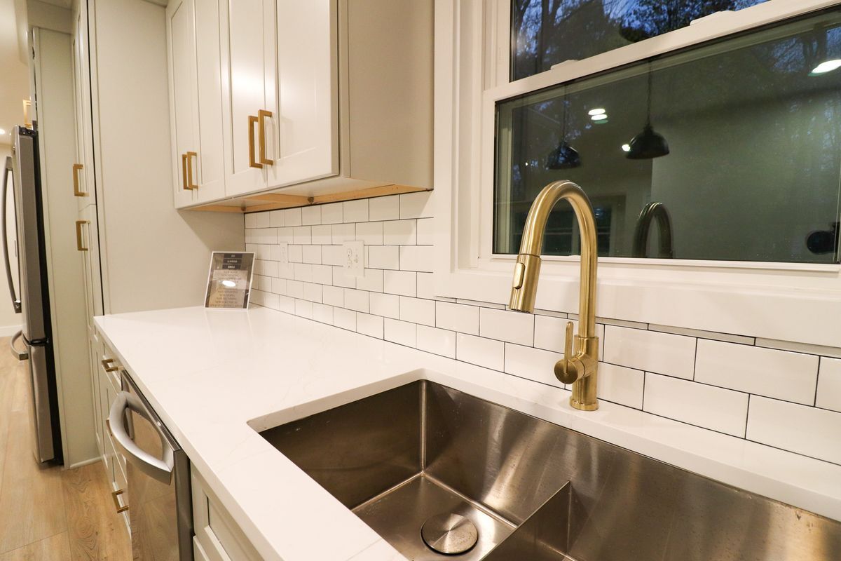 Building Photo - 201 Elmwood Cir