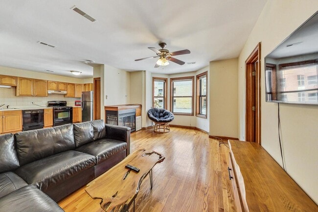 Building Photo - 838 N State St