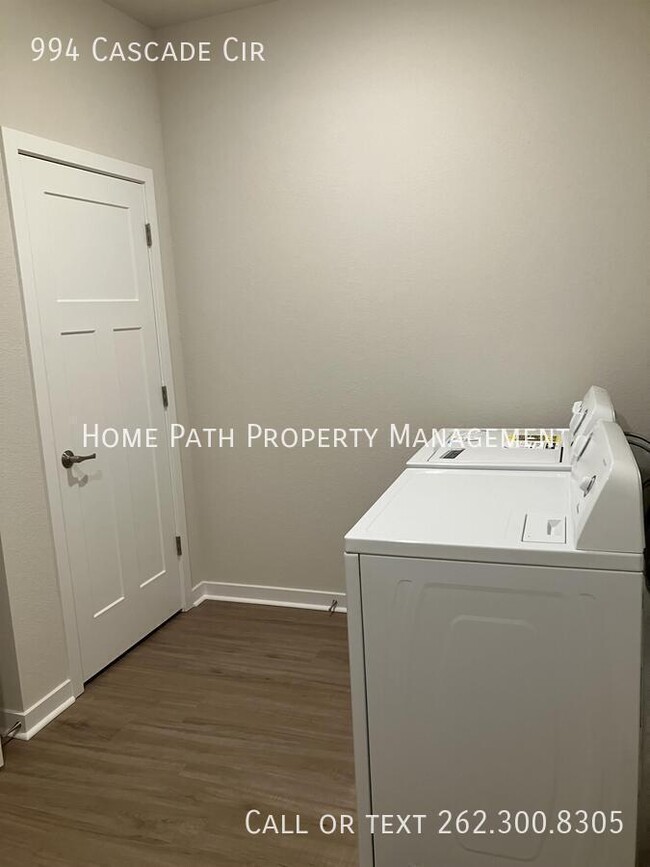 Building Photo - 994 Cascade Cir