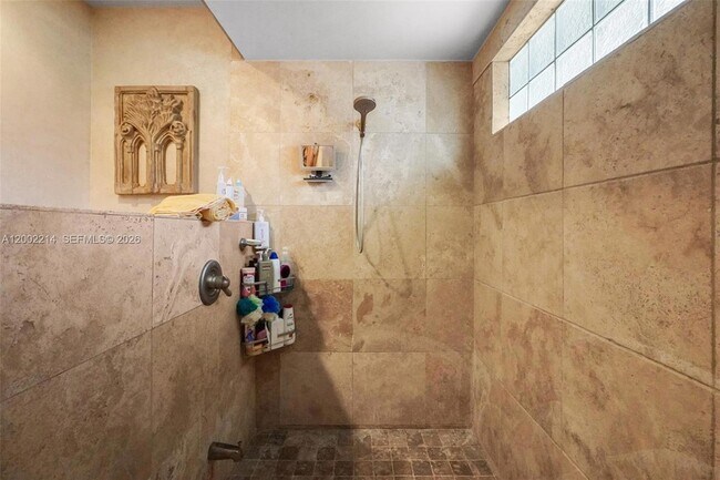 Building Photo - 6975 Bianchini Cir