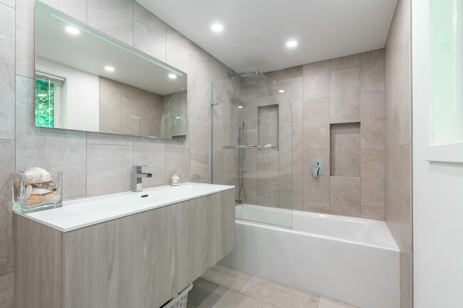 Building Photo - 3122 Brooklawn Terrace