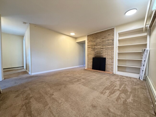 Building Photo - 3 Bedroom Walking Distance from UMD - AVAILABLE AUGUST!