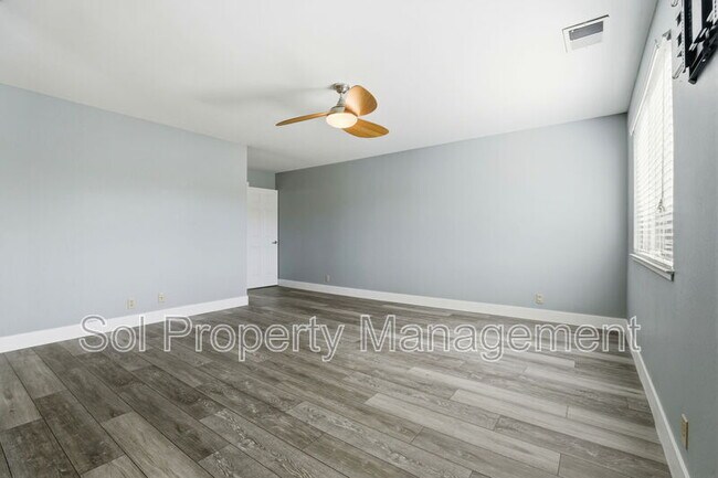 Building Photo - 15120 Venetian Way