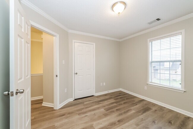 Building Photo - 787 Silver Sands Dr