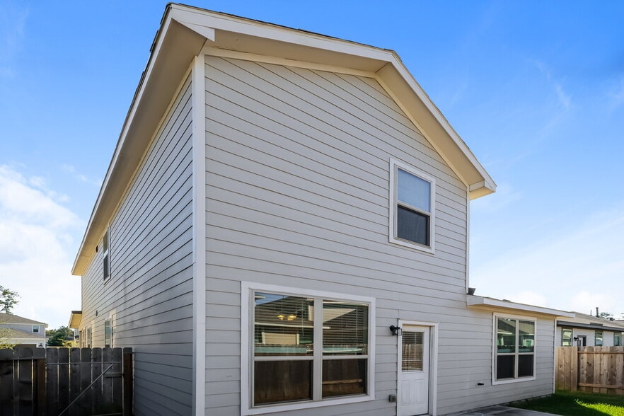 Building Photo - 16731 Rover Ln