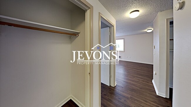 Building Photo - Charming duplex in a walkable location near the University of Puget Sound