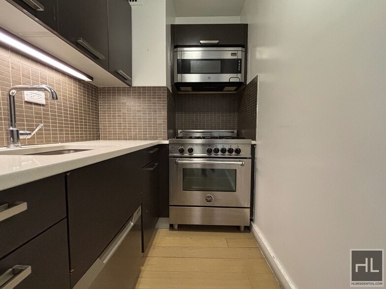 Building Photo - East 39th Street