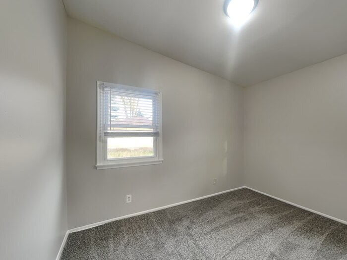 Building Photo - 2272 Hazel St N