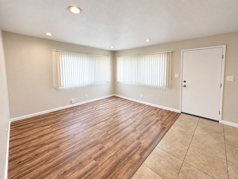 Building Photo - 9906 Buena Vista Dr