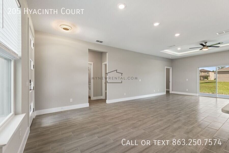 Building Photo - 205 Hyacinth Ct