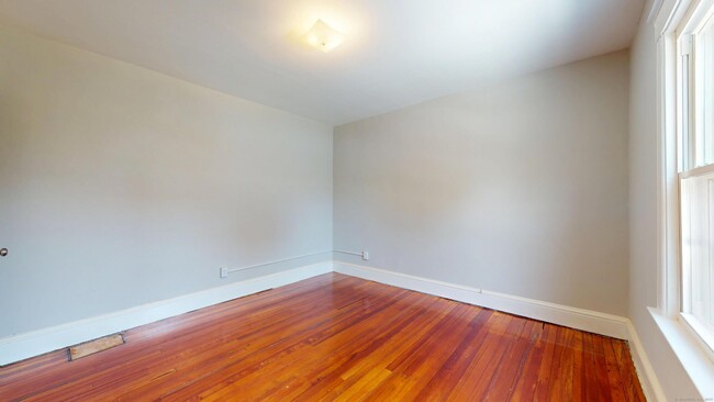 Building Photo - 907 New Britain Ave