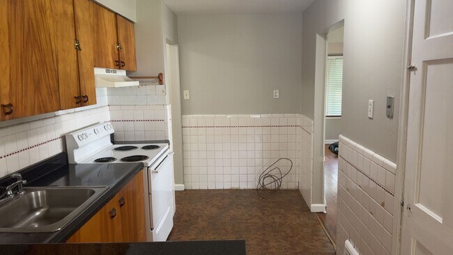 Building Photo - Delightful 2-bedroom, 1-bathroom single-fa...