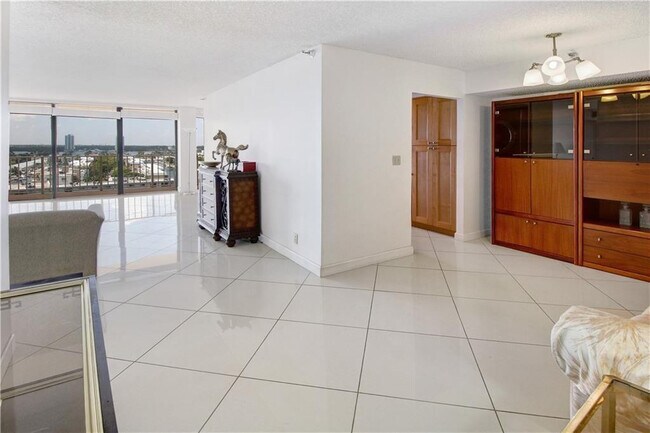 Building Photo - 290 174th St St