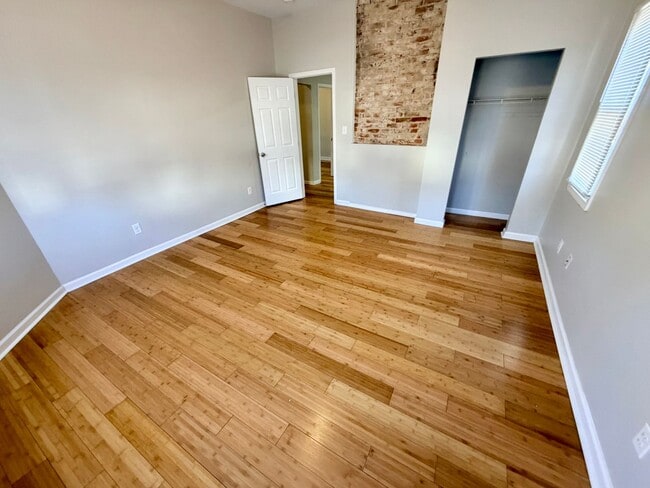 Building Photo - 526 Ohio St