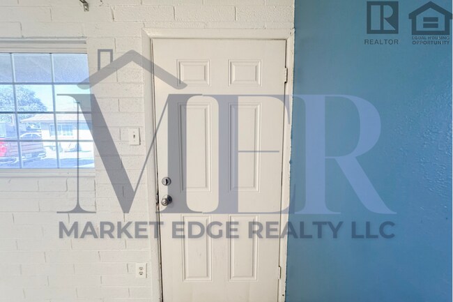 Building Photo - 3114 E Hubbell St