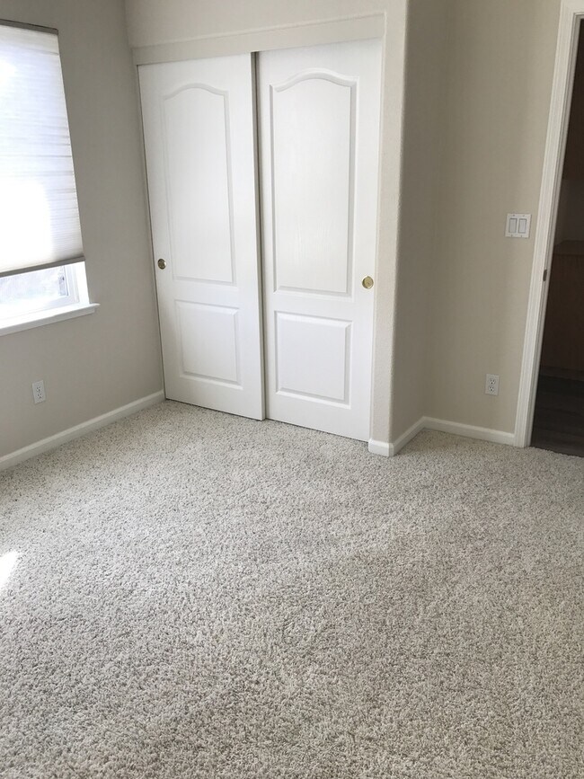 Building Photo - 2042 Rummel Ct