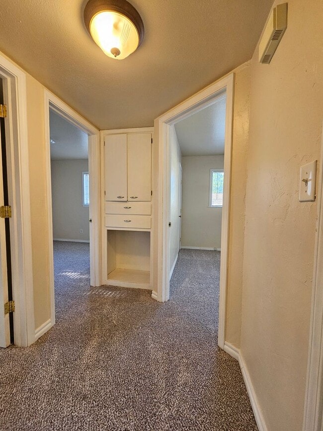 Building Photo - (3) Bed in Core Norman! Pet Negotiable! Av...