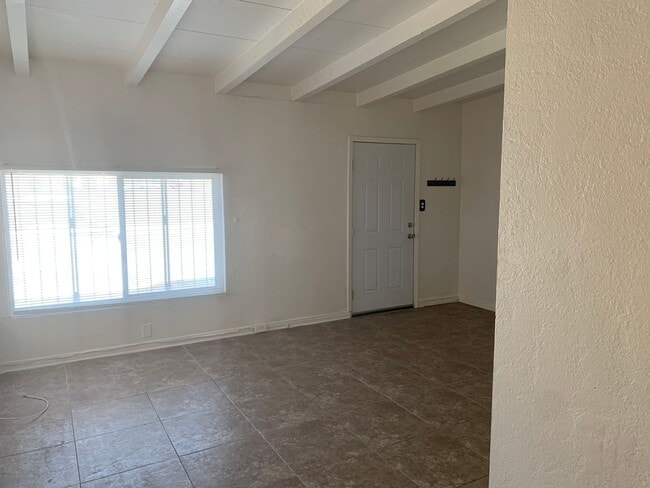 Building Photo - 624 N 11th St