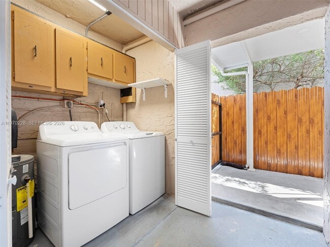 Building Photo - 1096 W 42nd Pl