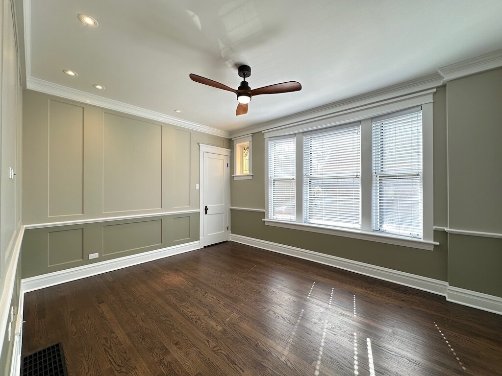 Building Photo - 1915 W Berenice Ave