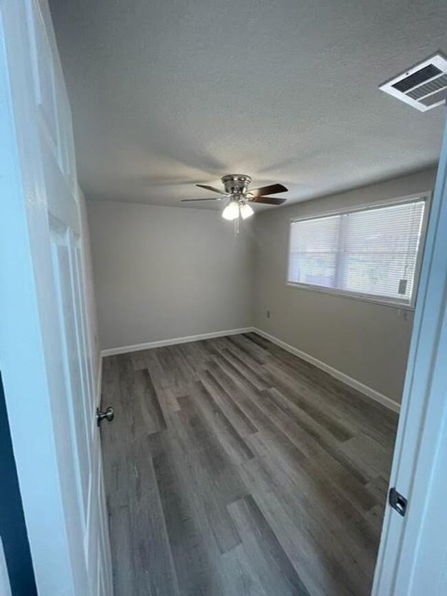 Building Photo - 3/1 in West, TX