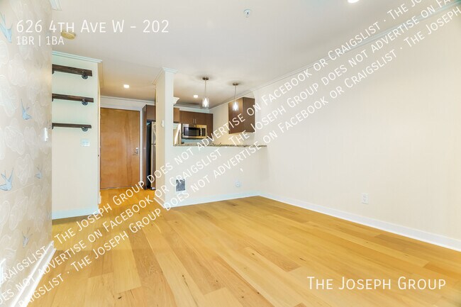 Building Photo - 626 4th Ave W