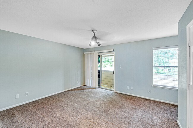 Building Photo - 1500 Sandy Springs Rd
