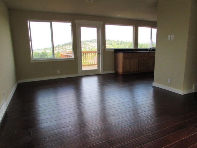 Building Photo - Large 4 Bedroom Edgemoor Home w/ Mother-in-law Suite