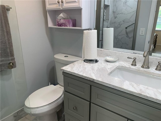 Building Photo - 820 Flanders S