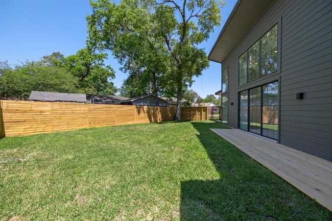 Building Photo - 10941 Bluebird Pl