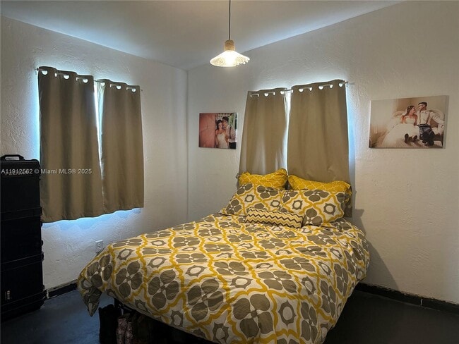 Building Photo - 420 NE 12th St