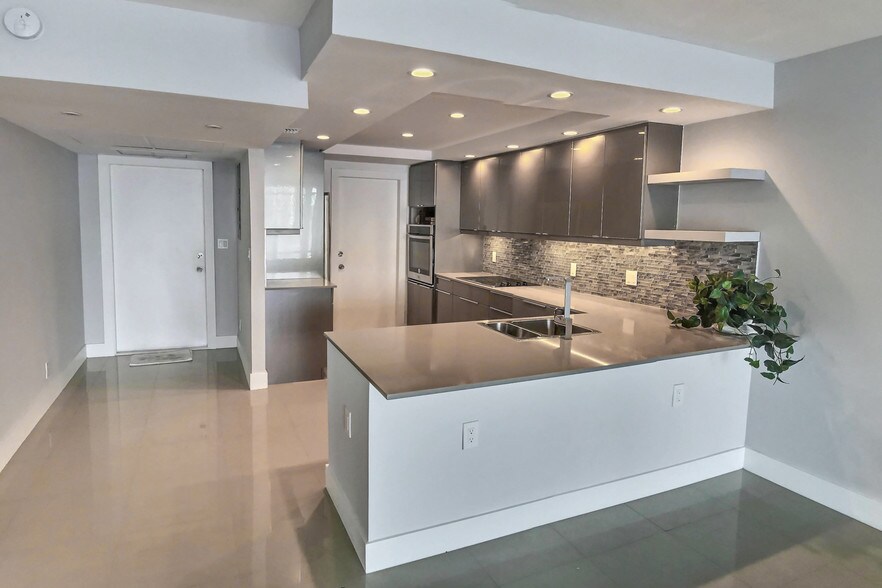 Building Photo - 3091 N Course Dr